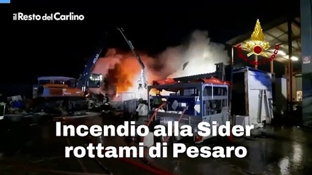Incendio alla Sider rottami di Pesaro, video