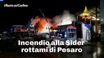 Incendio alla Sider rottami di Pesaro, video