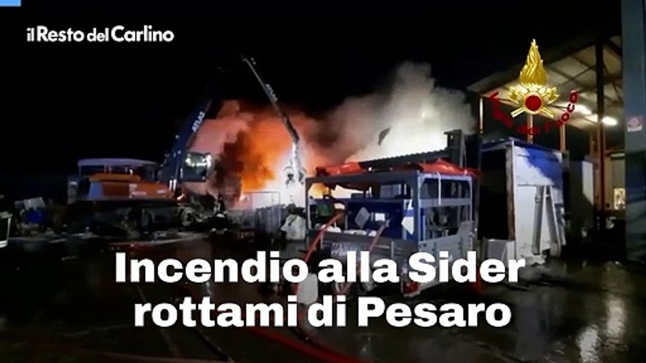 Incendio alla Sider rottami di Pesaro, video