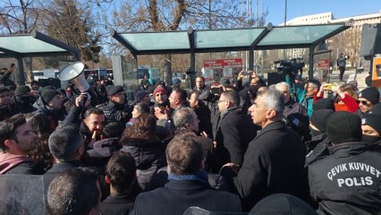 Hakkını arayan işçilere basın açıklamasını bile çok gördüler... Polis müdahale etti