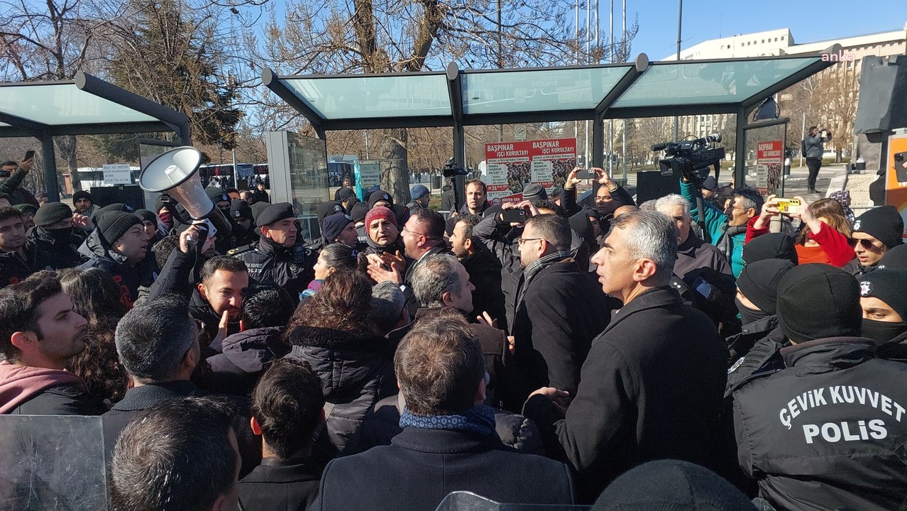 Hakkını arayan işçilere basın açıklamasını bile çok gördüler... Polis müdahale etti