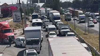 Continúa bloqueo en la México-Querétaro; filas superan los 15 Km