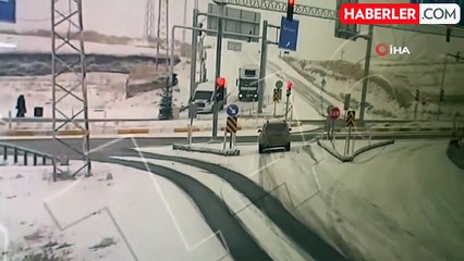 Ağrı'da Çekici ile Minibüs Çarpıştı: 8 Yaralı