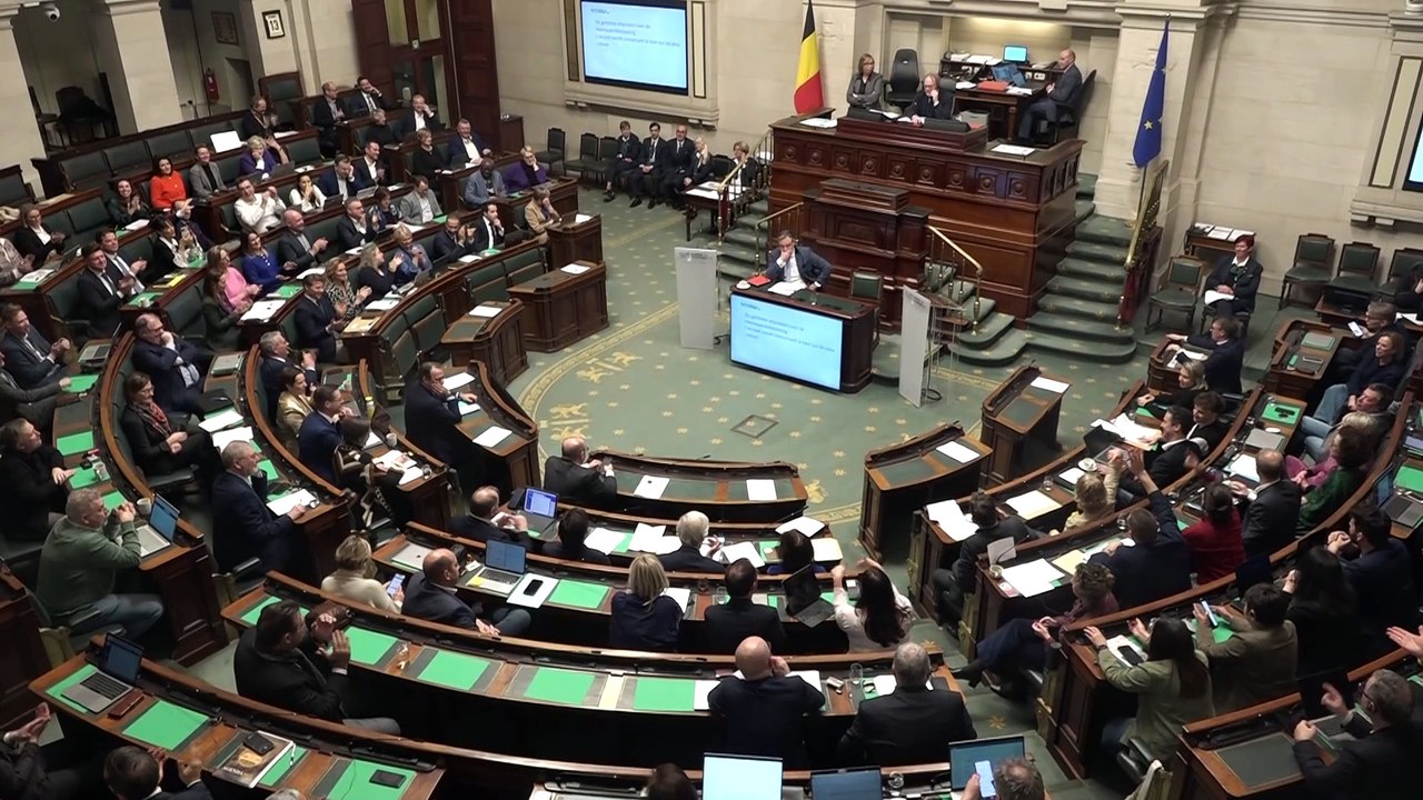 Gouvernement De Wever: passe d'armes entre Pierre-Yves Dermagne, Raoul Hedebouw et Georges-Louis Bouchez à la Chambre