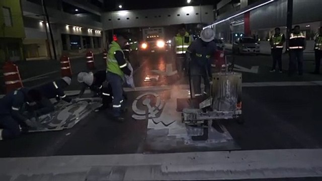 Monterrey realiza delimitación de carriles y cruces peatonales en el Centro