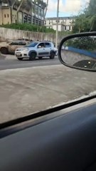 Acidente de trânsito deixa uma pessoa ferida no bairro do Garcia; assista