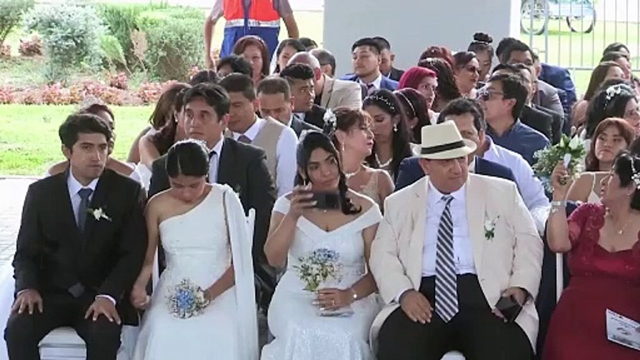 Más de cien parejas se casan en Lima en ceremonia comunitaria antes del Día de San Valentín