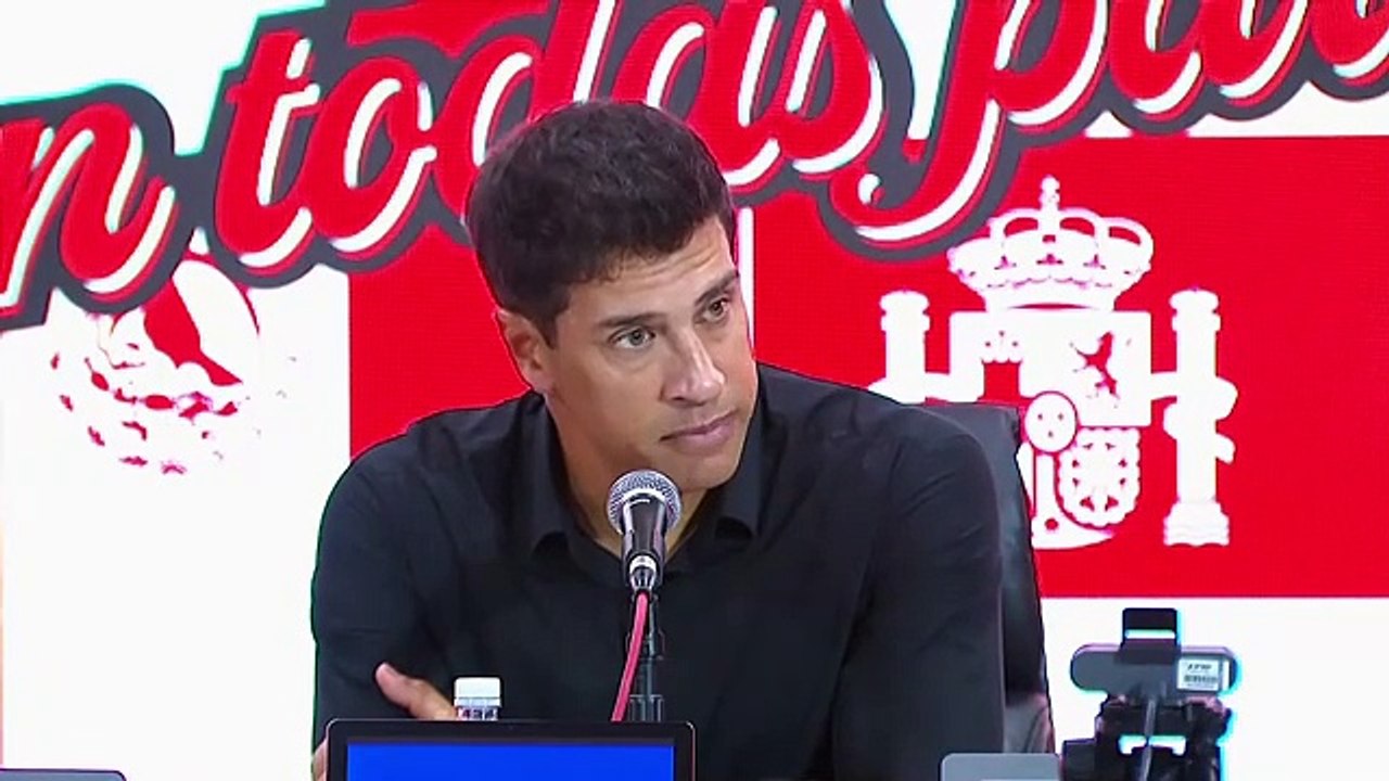 Domínguez respondió a quiénes le dicen "panelista" y defendió sus gestiones como DT