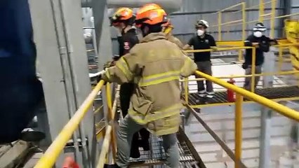 Trabajador fallece al caer en un contenedor de arena desde 15 metros en Apodaca