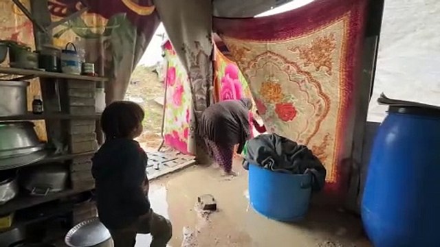 La frágil tregua y la llegada de las lluvias amargan la vuelta de los gazatíes desplazados