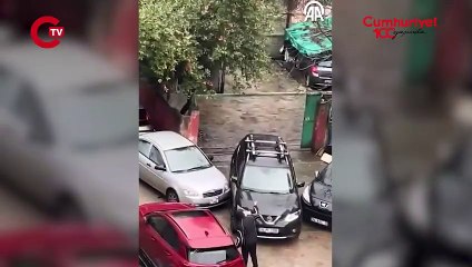 Garajın Önüne Park Eden Aracın Aynalarını Ve Sileceklerini Böyle Kırdılar