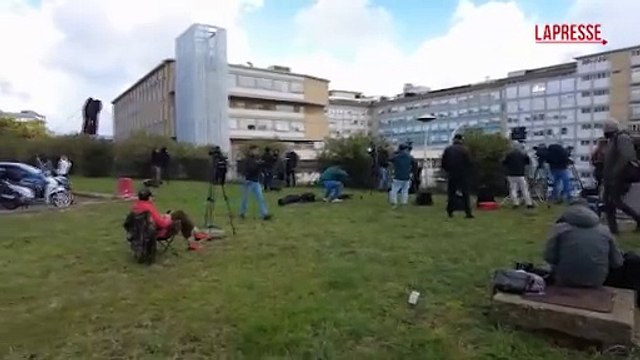 Roma, Papa Francesco ricoverato al Gemelli per accertamenti