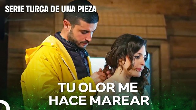 Nunca İmaginamos Nuestra Noche De Bodas Así - Estado Civil; Complicado (Doblado en Español)