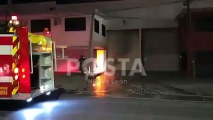 Consume incendio bodega de químicos en Monterrey