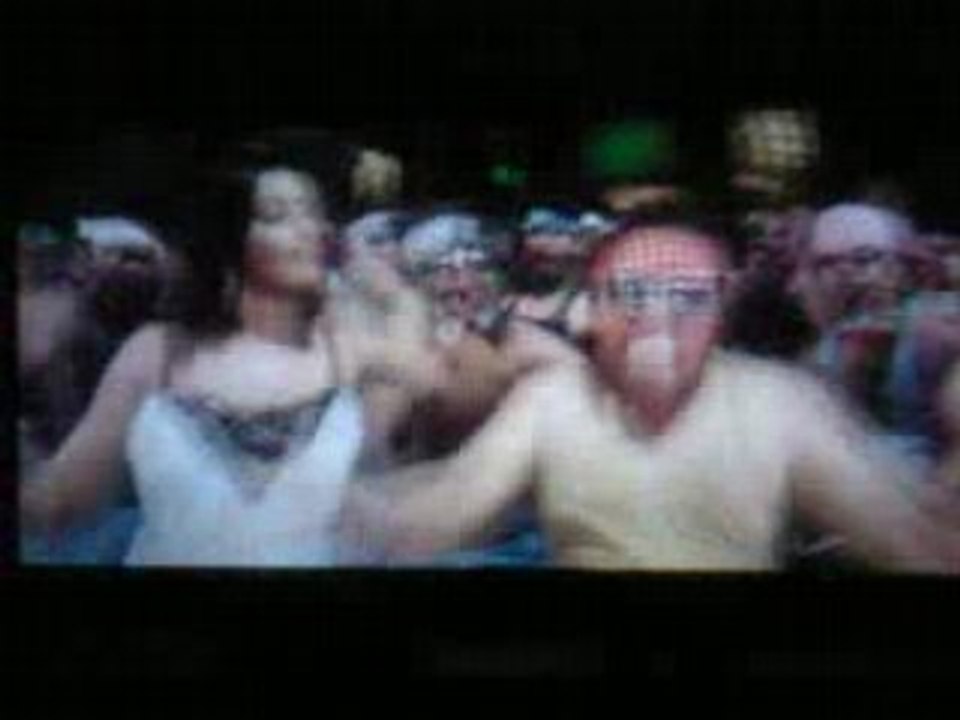 Dandaana Darna Kuruvi HQ Vijay Trisha