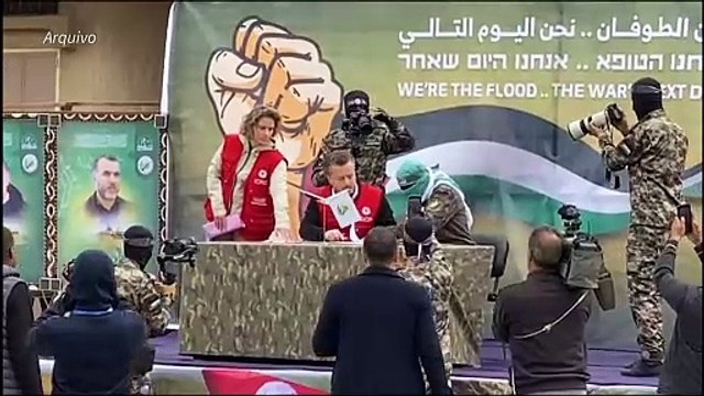 Israel recebe nomes de reféns que serão libertados; Cruz Vermelha expressa preocupação