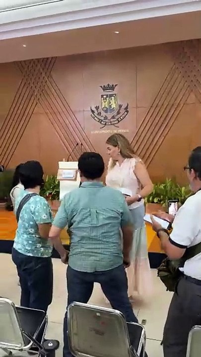 Cecilia Patrón Laviada destaca la construcción de nuevas calles en Mérida