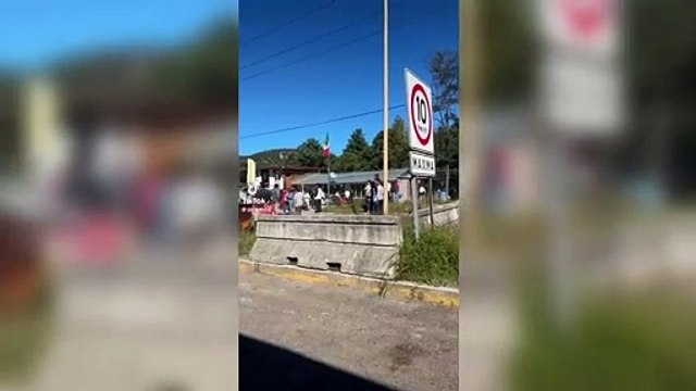 VIDEO: Usuarios quedan atrapados en la Durango-Mazatlán por violencia