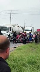 Pierde brazo tras estrellar su auto contra tráiler en Escobedo