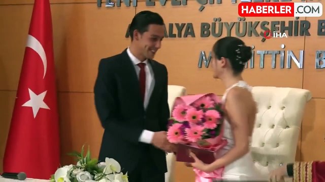 Sevgililer Günü'nde 14.14'te Nikah Masasına Oturan Çiftler