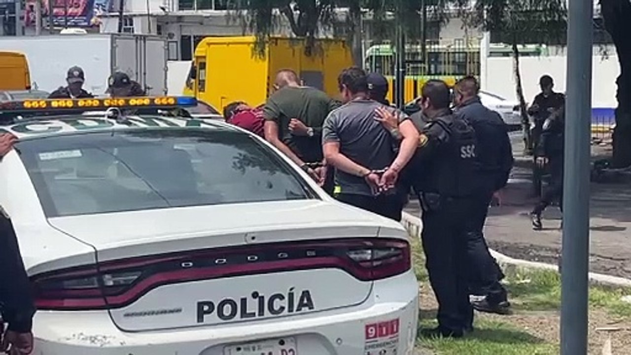 Cuatro presuntos narcomenudistas son detenidos tras agredir a policías