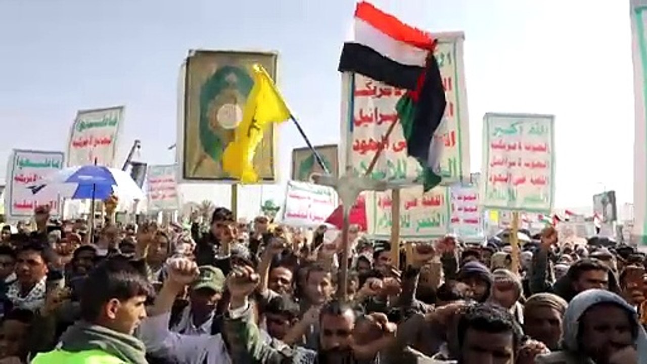 الحوثيون يتظاهرون في صنعاء رفضا لتهديدات ترامب