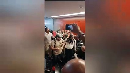 Toman manifestantes el Senado y suspenden sesión; reiniciarán a las 19:00 horas