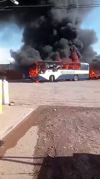 Sinaloa reporta bloqueos, quema de camiones y enfrentamientos armados, esto pasó