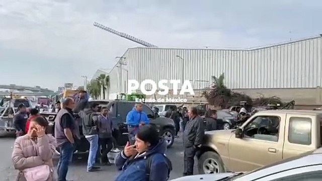 Bloquean la México-Querétaro; transportistas exigen seguridad en Jilotepec
