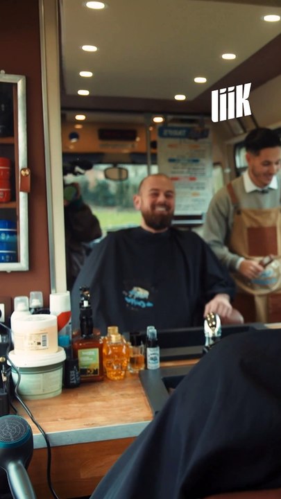 Adel Saker et son barber portable