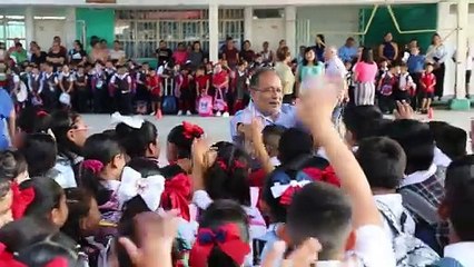 Andrés Mijes refuerza apoyos para educación y seguridad en Escobedo