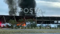 Incendio consume fábrica en Anillo Periférico de Escobedo