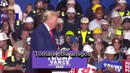 El cantante Anuel AA aparece en evento en apoyo a Donald Trump