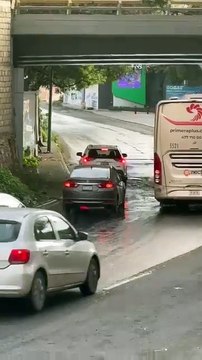 Vecinos padecen mal olor y daños a vialidades por fuga de aguas negras
