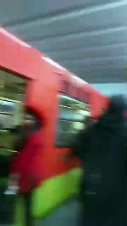 Fallo eléctrico en la Línea 9 del Metro desata caos y enfrentamientos