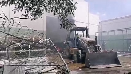 Evacúan a empleados por incendio en bodega industrial Mosaicos Rivero (VIDEO)