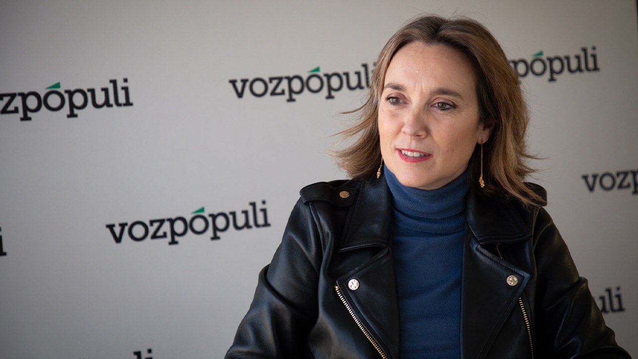 Cuca Gamarra: "Vox se equivoca si cree que su adversario es el PP, se despista de la prioridad que tenemos en España"