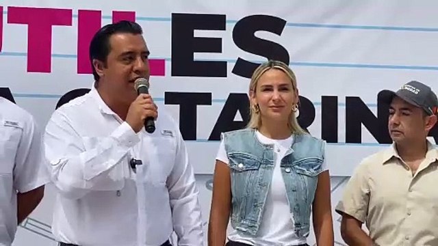 Jesús Nava entrega 6 mil 300 paquetes de útiles escolares en Santa Catarina