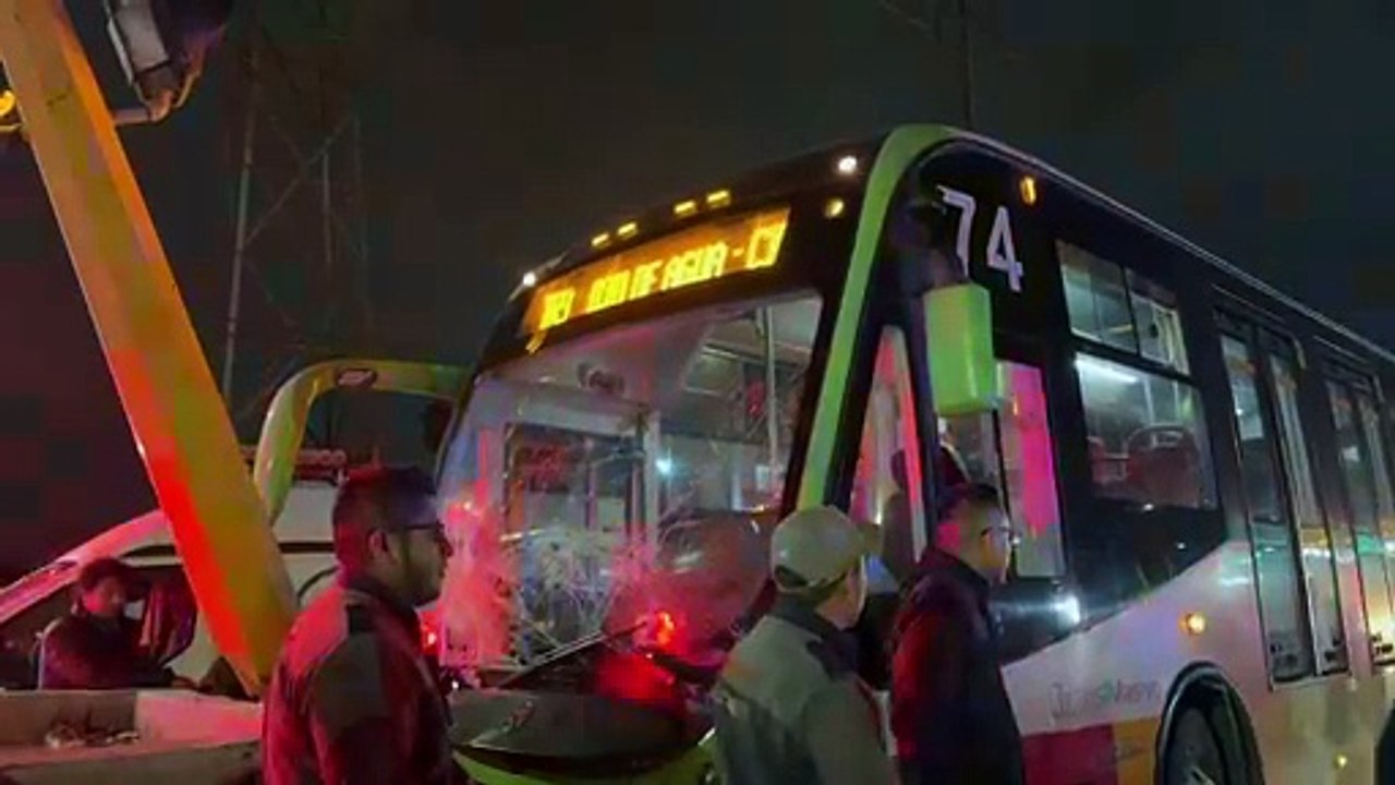 Mexibús choca en la México-Pachuca; ocho resultan heridos