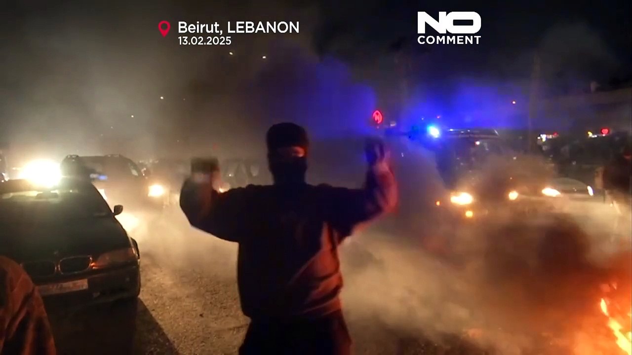 احتجاجات في بيروت بعد منع طائرة إيرانية من الهبوط