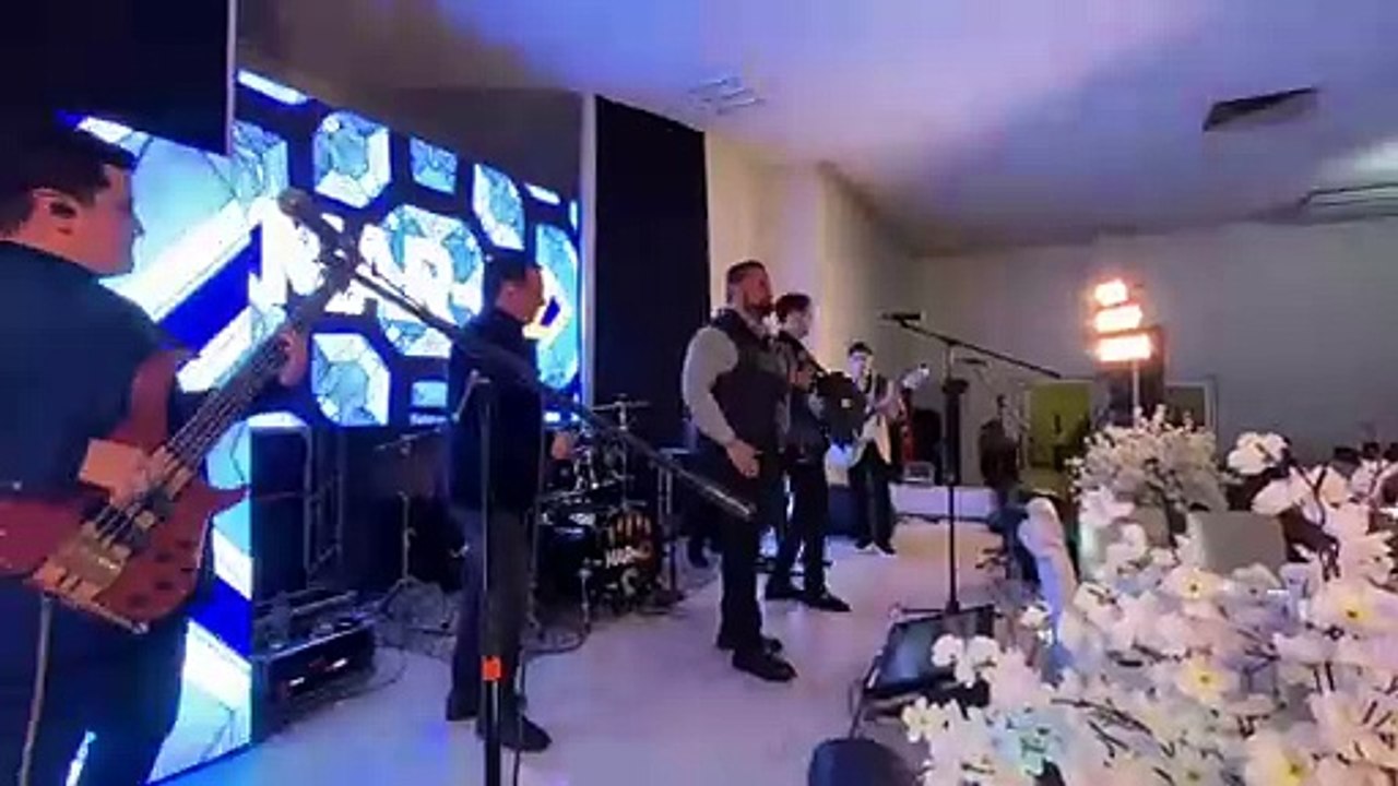 Alcalde se avienta palomazo en bodas colectivas de Cadereyta