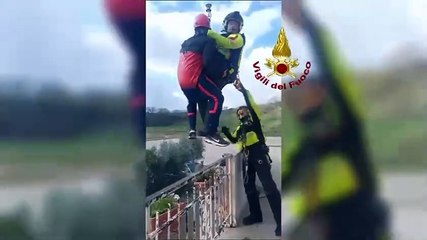 Bomba d'acqua sul litorale: vigili del fuoco in azione a Tarquinia, soccorse 4 persone e un cane