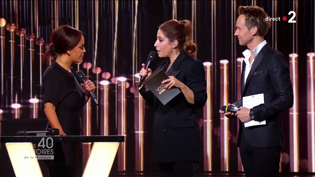 Amel Bent est venue livrer un message puissant aux femmes artistes sur la scène des Victoires de la musique 2025.