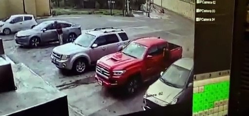 Robo tipo cristalazo en Seven Eleven del sur de Monterrey (VIDEO)