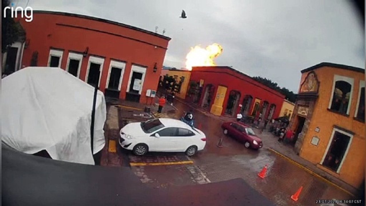 Vuela José Cuervo; explota alambique gigante en Tequila (VIDEO)