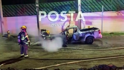 Consume incendio camioneta en Monterrey