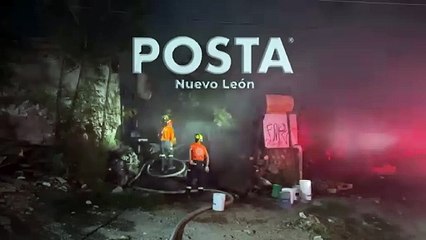 Consume incendio tejabanes en Santa Catarina