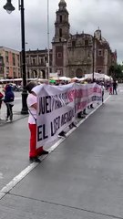 Activistas protestan en la SEP, piden sanciones para escuela discriminatoria