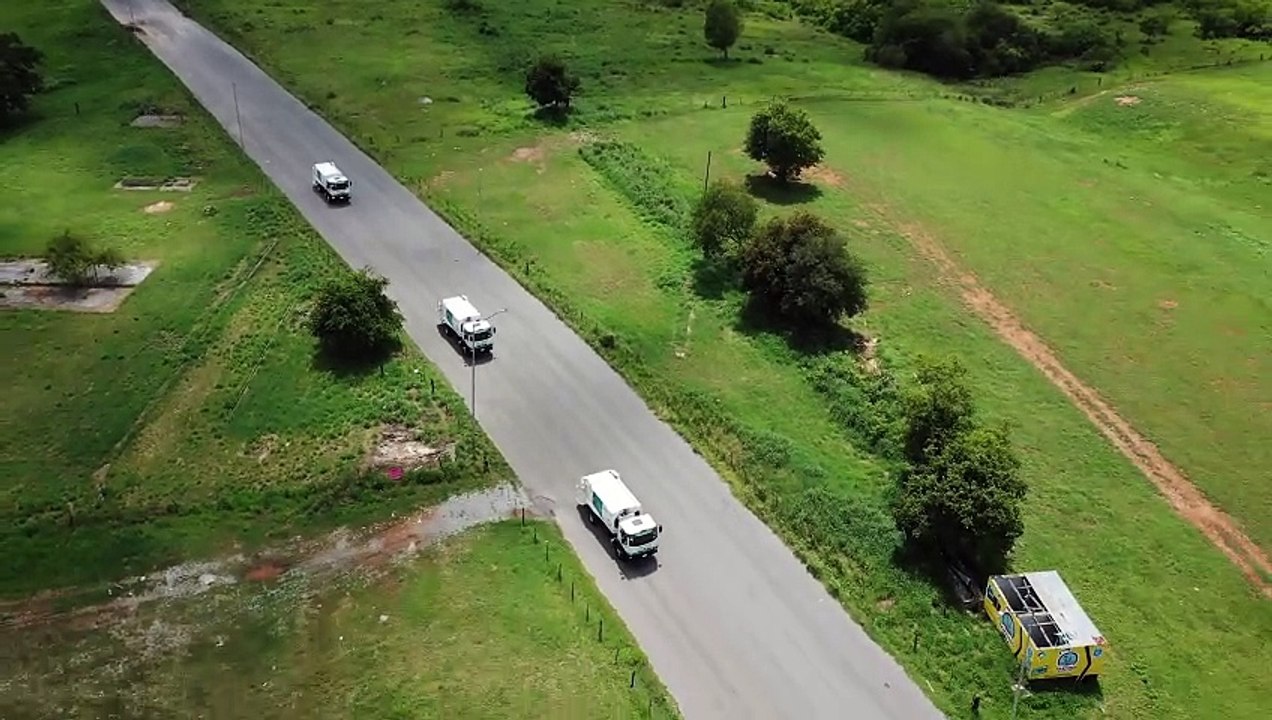 David de la Peña Marroquín entrega camiones recolectores en Santiago