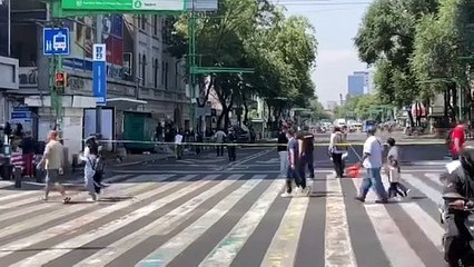 Trabajadores de la CDMX cierran Eje Central por falta de pago desde mayo